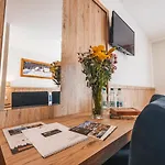 아파트호텔 Grand Tatry - Miejsce Na Wyjatkowy Dla Ciebie I Twojej Rodziny! - Sauna I Jacuzzi Wliczone W Cene Pobytu - 10 Minut Pieszo Od Term Bania 3*