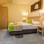 Aparthotel Grand Tatry - Miejsce Na Wyjatkowy Dla Ciebie I Twojej Rodziny! - Sauna I Jacuzzi Wliczone W Cene Pobytu - 10 Minut Pieszo Od Term Bania 3*