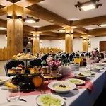 Grand Tatry - Miejsce Na Wyjatkowy Dla Ciebie I Twojej Rodziny! - Sauna I Jacuzzi Wliczone W Cene Pobytu - 10 Minut Pieszo Od Term Bania 아파트호텔 3*