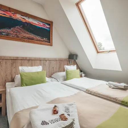 Hotel apartamentowy Grand Tatry - Miejsce Na Wyjatkowy Dla Ciebie I Twojej Rodziny! - Sauna I Jacuzzi Wliczone W Cene Pobytu -10 Minut Pieszo Od Term Bania 3*